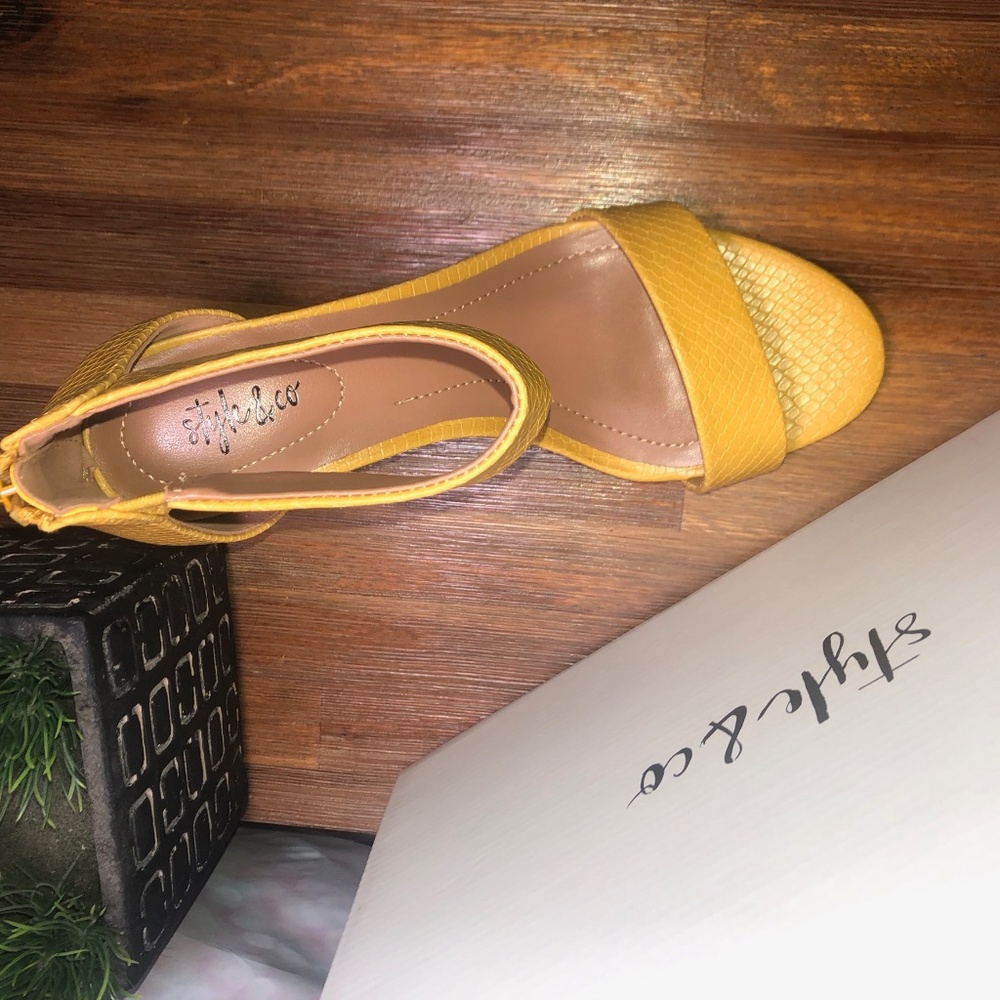 Sandals - Picture 4 of 7